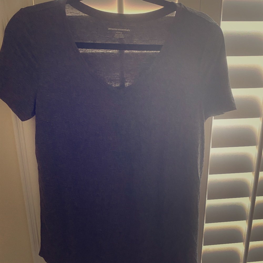 Essential Womens relaxed Short Sleeve V neck